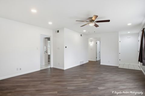 Tiny photo for 127 S Hawthorne Boulevard, Mundelein, IL 60060 (MLS # 12585537)