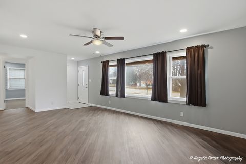 Tiny photo for 127 S Hawthorne Boulevard, Mundelein, IL 60060 (MLS # 12585537)