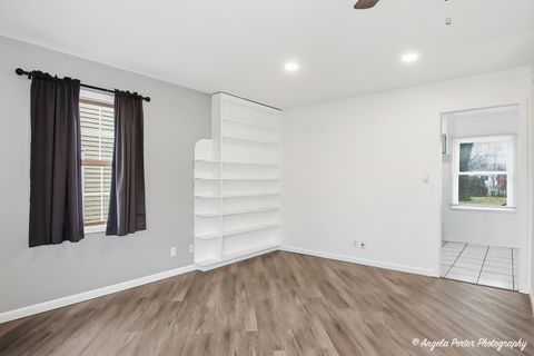 Tiny photo for 127 S Hawthorne Boulevard, Mundelein, IL 60060 (MLS # 12585537)