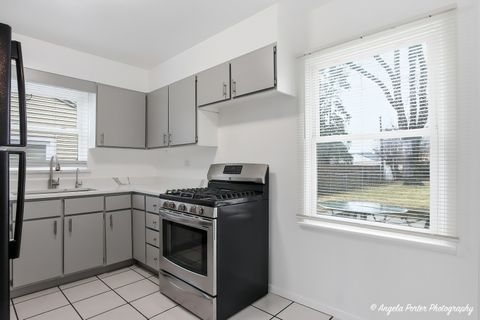 Tiny photo for 127 S Hawthorne Boulevard, Mundelein, IL 60060 (MLS # 12585537)