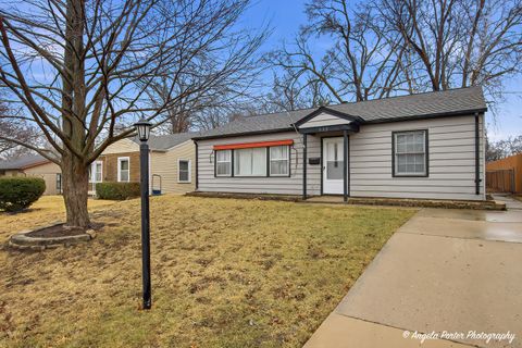 Tiny photo for 127 S Hawthorne Boulevard, Mundelein, IL 60060 (MLS # 12585537)