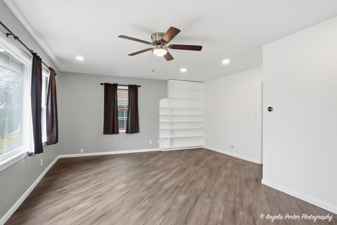 Tiny photo for 127 S Hawthorne Boulevard, Mundelein, IL 60060 (MLS # 12585537)