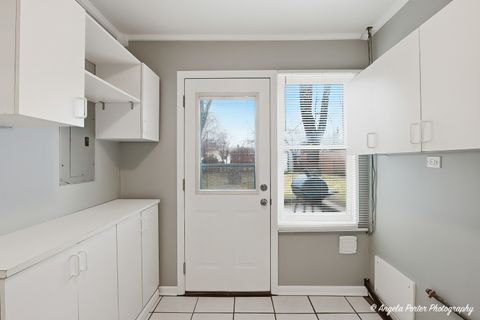 Tiny photo for 127 S Hawthorne Boulevard, Mundelein, IL 60060 (MLS # 12585537)