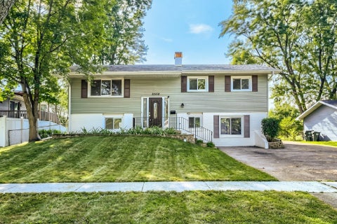 Photo of 2050 Shepard Road, Hoffman Estates, IL 60169 (MLS # 12753460)