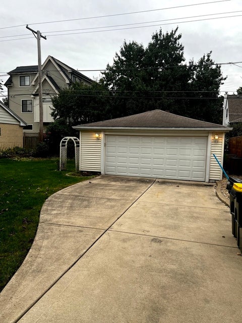 Tiny photo for 840 S Ashland Avenue, La Grange, IL 60525 (MLS # 12782728)