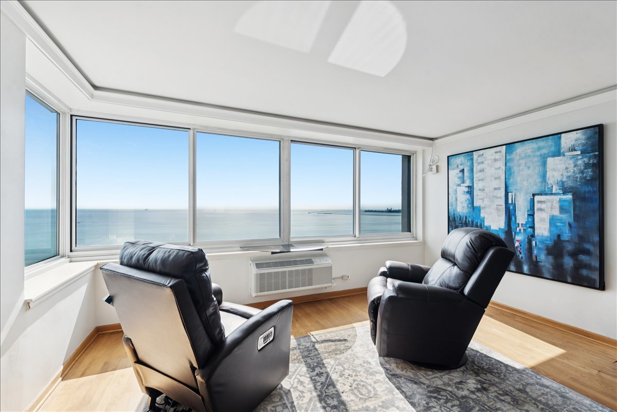 1440 N Lake Shore Drive 10C