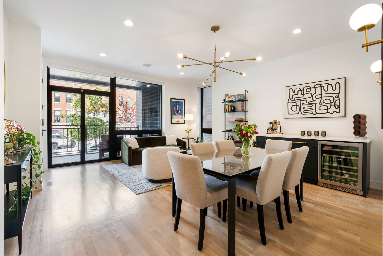 1459 W Superior Street 1E