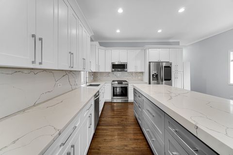 Tiny photo for 1915 Dewey Avenue, Evanston, IL 60201 (MLS # 12622500)