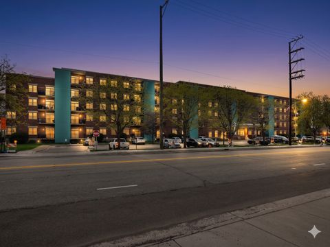 Tiny photo for 9355 Irving Park Road #401, Schiller Park, IL 60176 (MLS # 12649353)