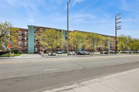 Tiny photo for 9355 Irving Park Road #401, Schiller Park, IL 60176 (MLS # 12649353)