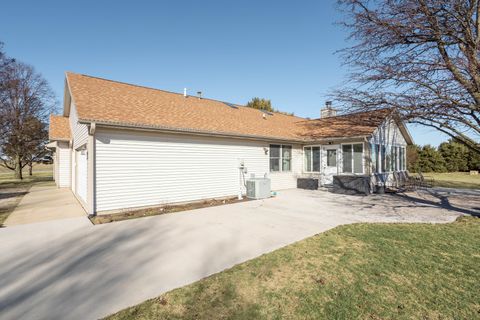 Tiny photo for 1476 County Road 2500 E, Ogden, IL 61859 (MLS # 12571375)