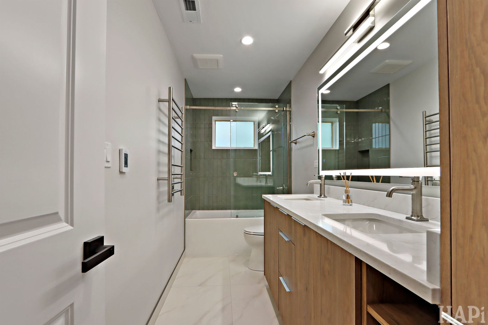 Glenview, Illinois 60025, United States, 5 Bedrooms Bedrooms, ,5 BathroomsBathrooms,Residential,Active,238113