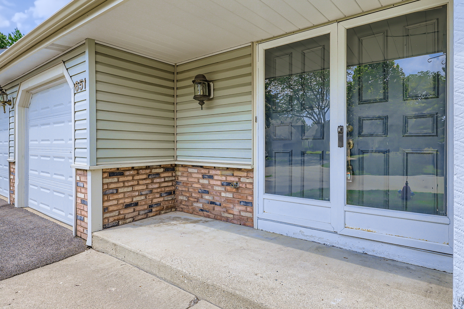 651 White Court