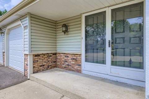 Tiny photo for 651 White Court, Gurnee, IL 60031 (MLS # 12430468)