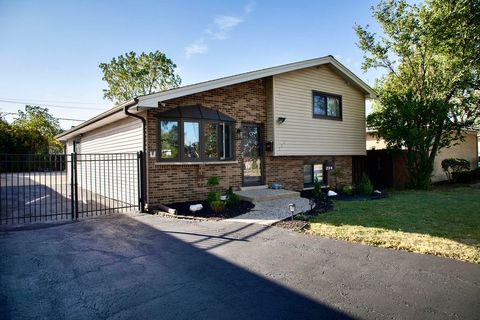 Tiny photo for 204 S Iowa Avenue, Addison, IL 60101 (MLS # 12599926)