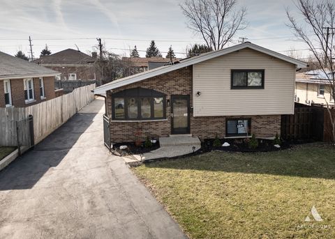 Tiny photo for 204 S Iowa Avenue, Addison, IL 60101 (MLS # 12599926)