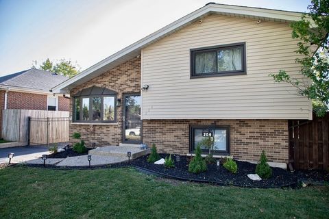 204 S Iowa Avenue Addison IL 60101