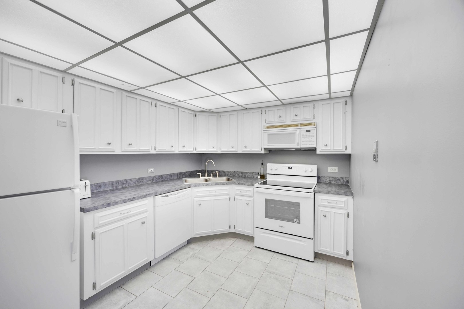 2000 Saint Regis Drive 4G