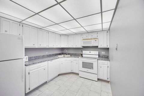 Tiny photo for 2000 Saint Regis Drive #4G, Lombard, IL 60148 (MLS # 12529034)