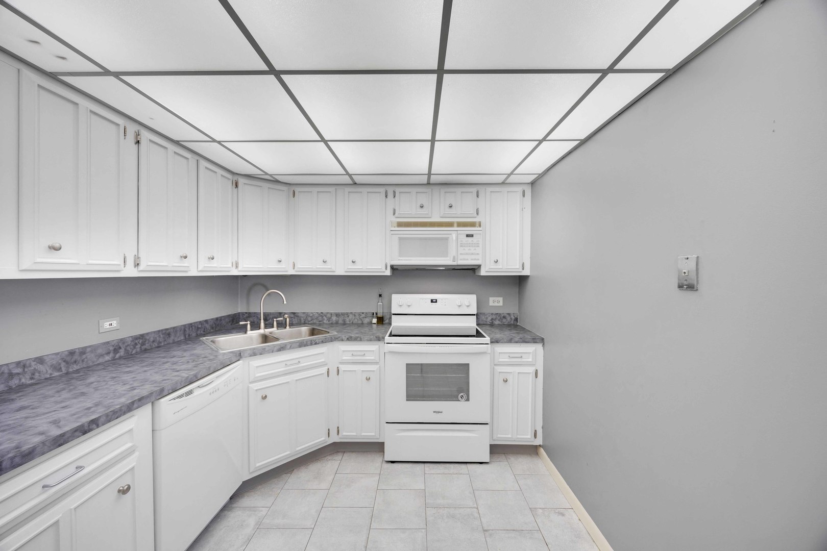 2000 Saint Regis Drive 4G