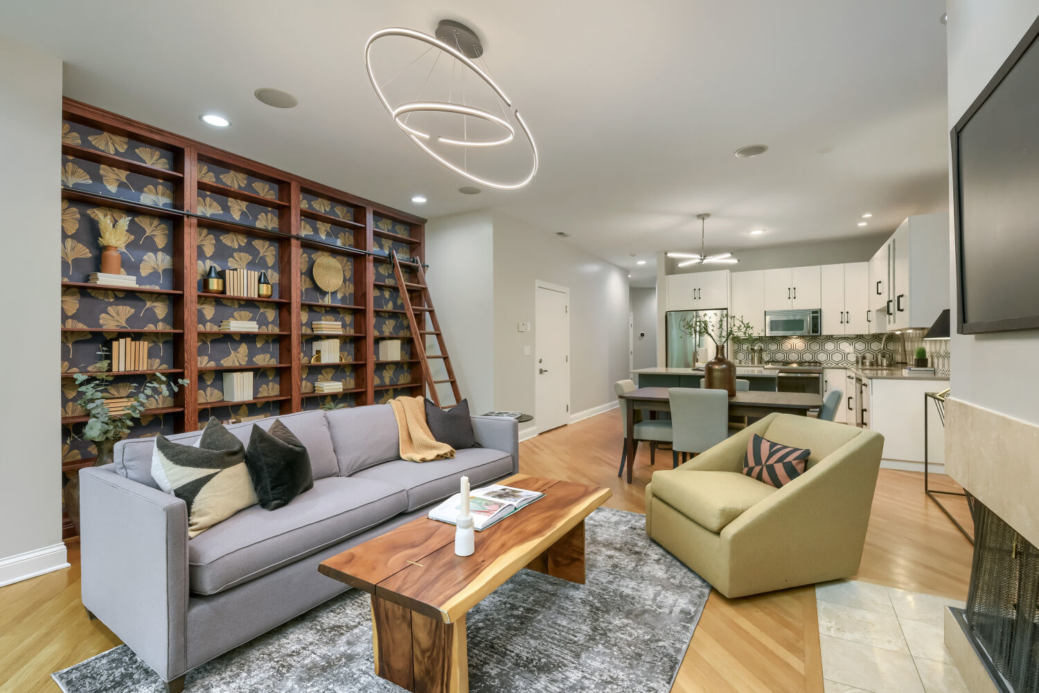 2251 W Wabansia Avenue 306