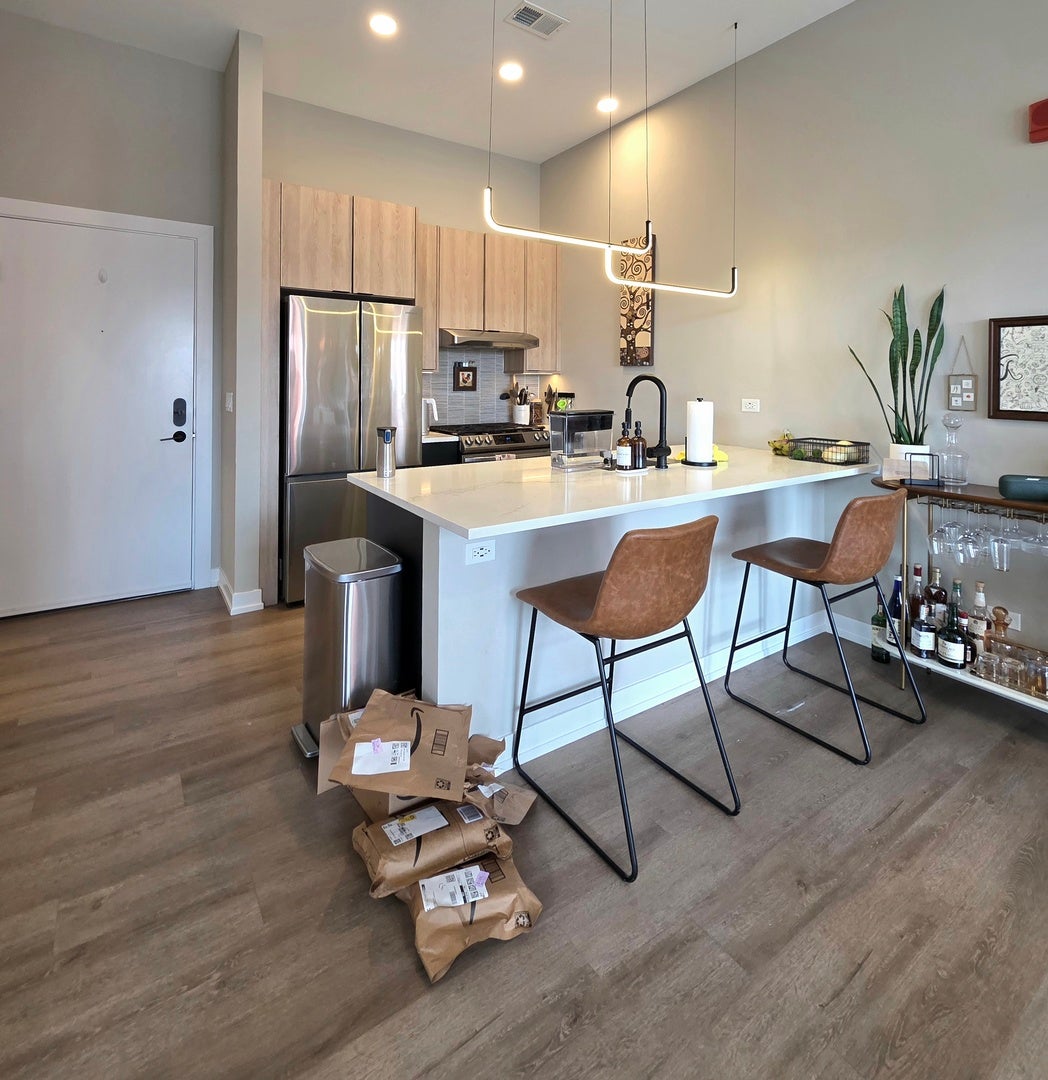 3217 N Clark Street 502