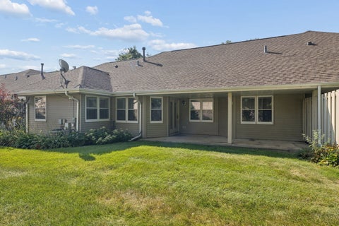 Tiny photo for 29 Fallcreek Circle, Montgomery, IL 60538 (MLS # 12727320)