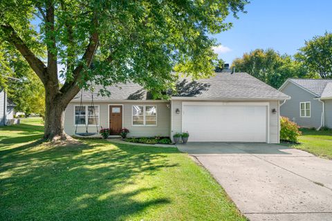 Photo of 1724 LAKE HOLIDAY Drive, Lake Holiday, IL 60548 (MLS # 12491722)