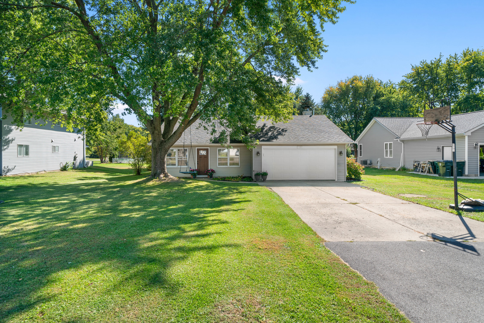1724 LAKE HOLIDAY Drive