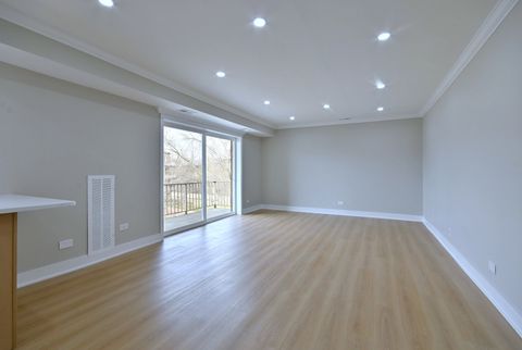 Tiny photo for 945 E Kenilworth Avenue #312, Palatine, IL 60074 (MLS # 12602570)