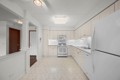 Tiny photo for 15 S Pine Street #507, Mount Prospect, IL 60056 (MLS # 12720792)