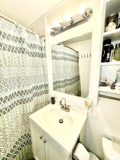 Tiny photo for 602 N SPRINGER Street, Carbondale, IL 62983 (MLS # EB460694)