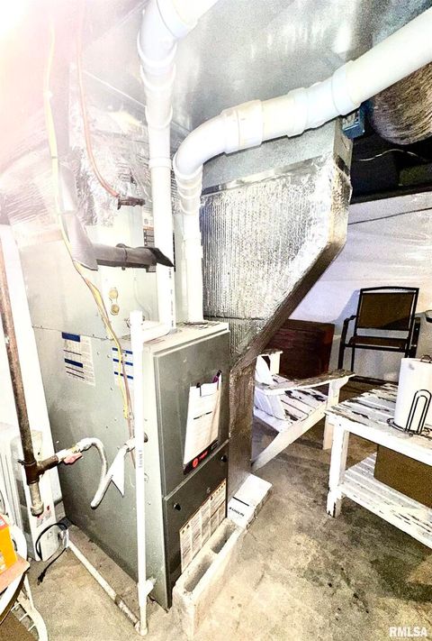 Tiny photo for 602 N SPRINGER Street, Carbondale, IL 62983 (MLS # EB460694)