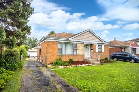Tiny photo for 1625 Heidorn Avenue, Westchester, IL 60154 (MLS # 12750476)
