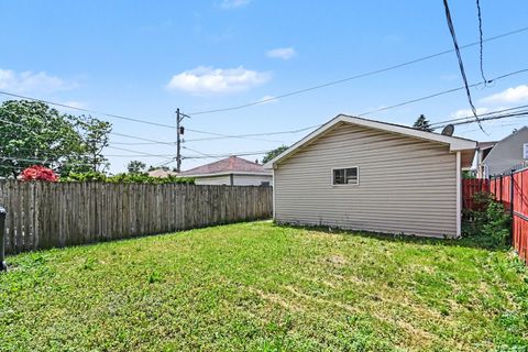 Tiny photo for 850 N Keystone Avenue, Chicago, IL 60651 (MLS # 12657541)