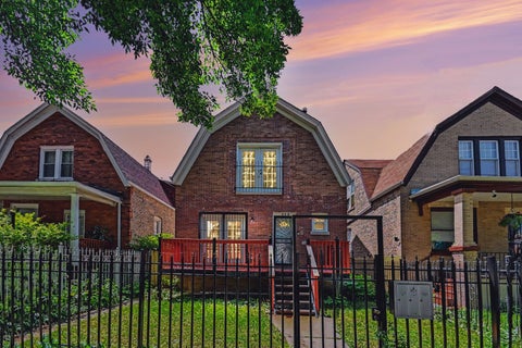 Photo of 850 N Keystone Avenue, Chicago, IL 60651 (MLS # 12657541)