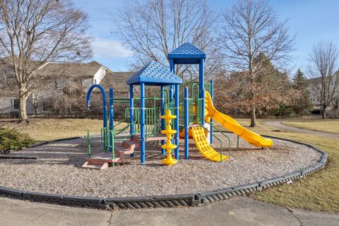 Tiny photo for 129 Southwicke Drive #B, Streamwood, IL 60107 (MLS # 12580162)