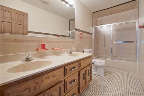 Tiny photo for 1274 Biscayne Drive, Elk Grove Village, IL 60007 (MLS # 12622043)