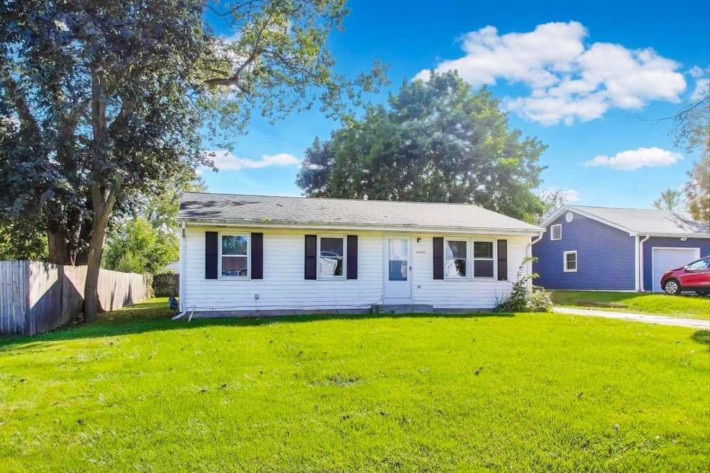 Photo for 10209 W Crissy Avenue, Beach Park, IL 60099 (MLS # 12476443)