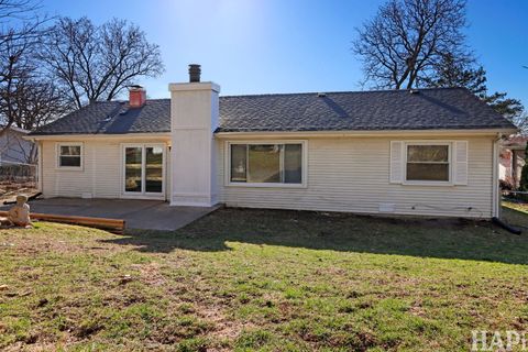 Tiny photo for 810 N Oakwood Drive, McHenry, IL 60050 (MLS # 12598758)