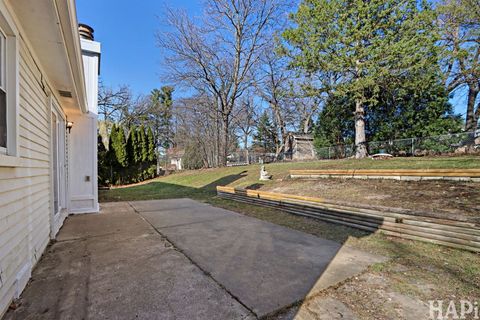 Tiny photo for 810 N Oakwood Drive, McHenry, IL 60050 (MLS # 12598758)