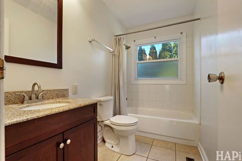 Tiny photo for 810 N Oakwood Drive, McHenry, IL 60050 (MLS # 12598758)