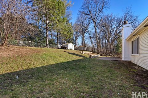 Tiny photo for 810 N Oakwood Drive, McHenry, IL 60050 (MLS # 12598758)