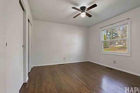 Tiny photo for 810 N Oakwood Drive, McHenry, IL 60050 (MLS # 12598758)