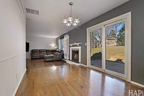 Tiny photo for 810 N Oakwood Drive, McHenry, IL 60050 (MLS # 12598758)