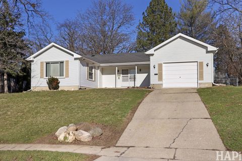 Tiny photo for 810 N Oakwood Drive, McHenry, IL 60050 (MLS # 12598758)