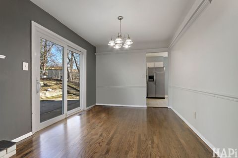 Tiny photo for 810 N Oakwood Drive, McHenry, IL 60050 (MLS # 12598758)