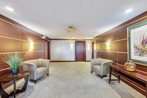 Tiny photo for 2046 Saint Johns Avenue, Highland Park, IL 60035 (MLS # 12524640)