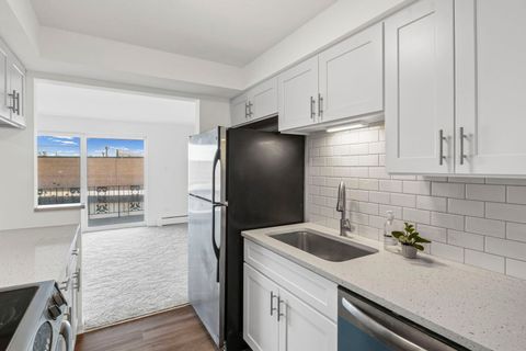 Tiny photo for 917 8th Avenue #9, La Grange, IL 60525 (MLS # 12525273)