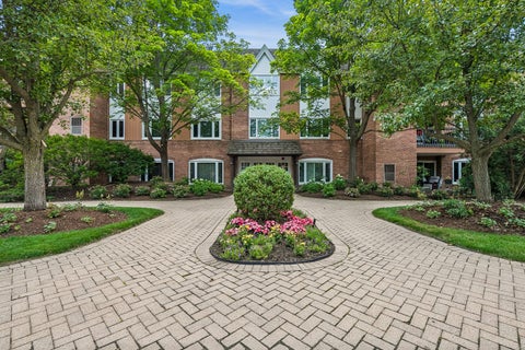 Photo of 207 Rivershire Lane #207, Lincolnshire, IL 60069 (MLS # 12672678)